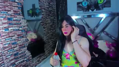 Snapshot of jennfer_winsonn chatting on 11.13.25 jennfer_winsonn online show from 11.13.25