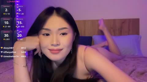 Snapshot of jennie_yung chatting on 12.19.24 jennie_yung online show from 12.19.24