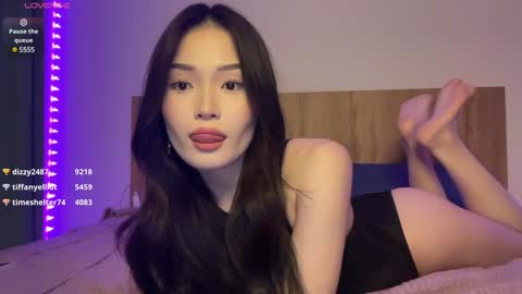 Snapshot of jennie_yung chatting on 12.21.24 jennie_yung online show from 12.21.24