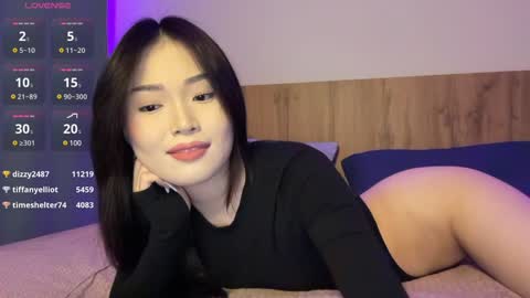 Snapshot of jennie_yung chatting on 12.27.24 jennie_yung online show from 12.27.24