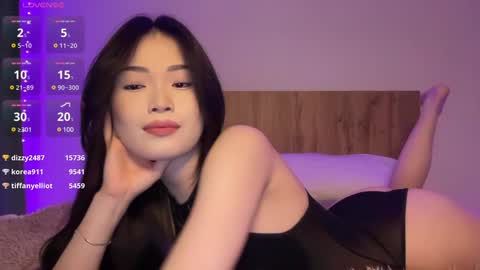 Snapshot of jennie_yung chatting on 12.28.24 jennie_yung online show from 12.28.24