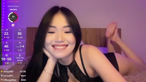 Snapshot of jennie_yung chatting on 12.29.24 jennie_yung online show from 12.29.24