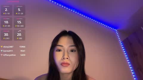 Snapshot of jennie_yung chatting on 01.11.25 jennie_yung online show from 01.11.25