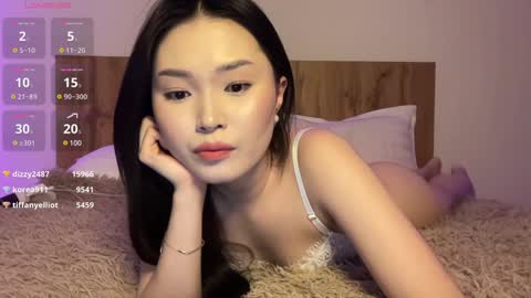 Snapshot of jennie_yung chatting on 01.28.25 jennie_yung online show from 01.28.25
