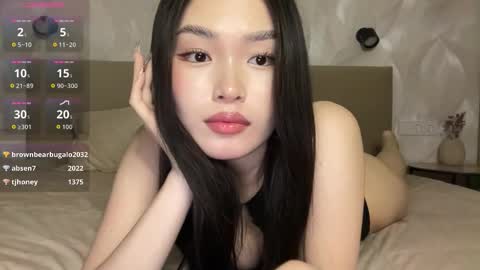 Snapshot of jennie_yung chatting on 09.20.25 jennie_yung online show from 09.20.25