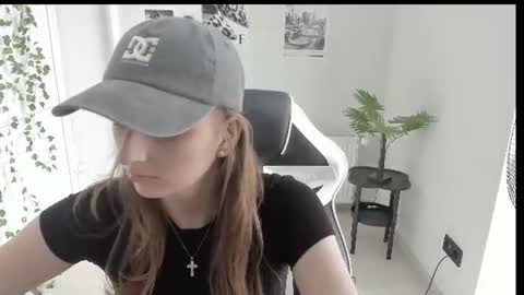 Snapshot of jenniestar chatting on 06.20.26 Karla online show from 06.20.26