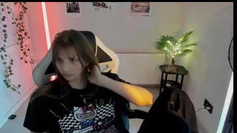 Snapshot of jenniestar chatting on 07.10.26 Karla online show from 07.10.26