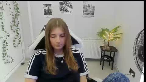 Snapshot of jenniestar chatting on 07.25.26 Karla online show from 07.25.26