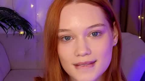 Snapshot of jennifer_shy_ chatting on 12.03.25 Jennifer online show from 12.03.25