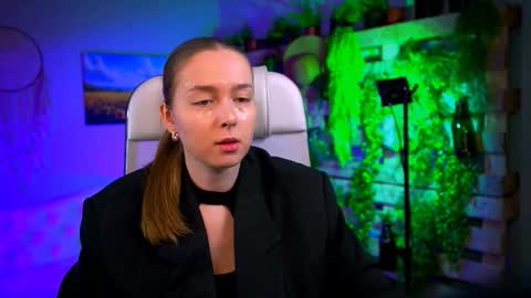 Jennifer online show from 02.12.26