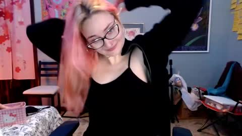 Jennifer Gwen online show from 02.19.25