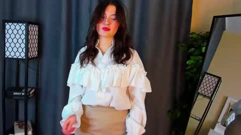 Snapshot of jennifferfrobish chatting on 11.25.25 Jenniffer online show from 11.25.25