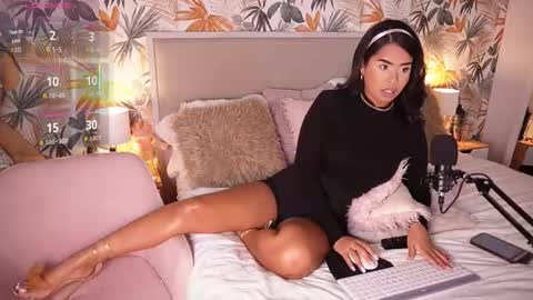 Snapshot of jenny_roberts96 chatting on 10.16.25 Jenny Roberts online show from 10.16.25