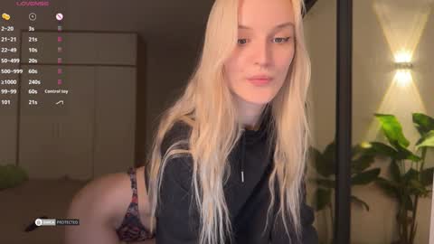 Snapshot of jennytime chatting on 12.18.24 Jen online show from 12.18.24