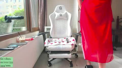 infamous blondiechloe.             Jennyjennywildd online show from 04.21.26