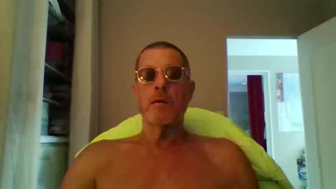 Snapshot of jerflor chatting on 09.19.25 jerflor online show from 09.19.25