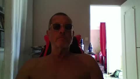 Snapshot of jerflor chatting on 10.08.25 jerflor online show from 10.08.25