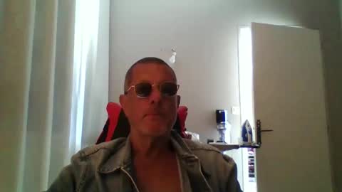 Snapshot of jerflor chatting on 10.10.25 jerflor online show from 10.10.25