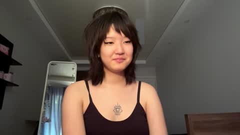 Snapshot of jesicalozaya chatting on 06.17.26 Emi online show from 06.17.26