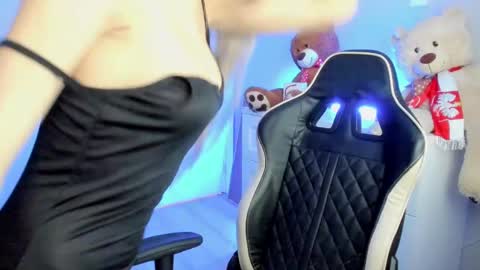 Snapshot of jess1ca_rabb1t chatting on 12.11.24 jess1ca_rabb1t online show from 12.11.24