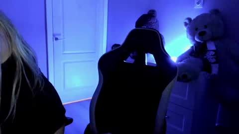 Snapshot of jess1ca_rabb1t chatting on 12.13.24 jess1ca_rabb1t online show from 12.13.24