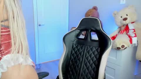 Snapshot of jess1ca_rabb1t chatting on 12.17.24 jess1ca_rabb1t online show from 12.17.24