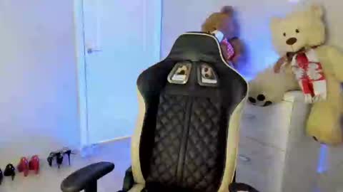 Snapshot of jess1ca_rabb1t chatting on 01.19.25 jess1ca_rabb1t online show from 01.19.25