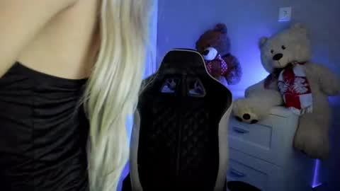 Snapshot of jess1ca_rabb1t chatting on 01.22.25 jess1ca_rabb1t online show from 01.22.25