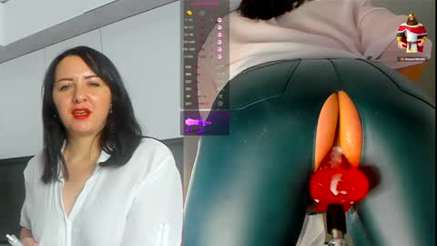 Snapshot of jess_benz chatting on 12.25.24 Jessica online show from 12.25.24