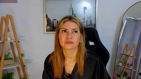 bella  adams online show from 10.20.25