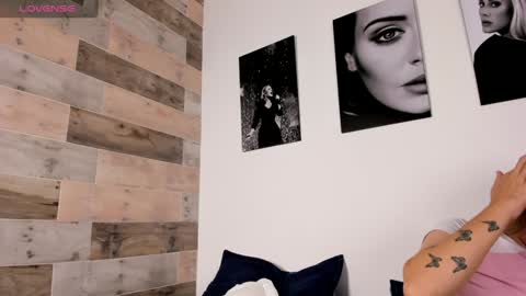 JESSI AND NAOMI online show from 12.30.24