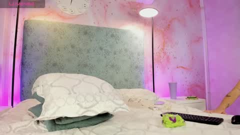 JESSI AND NAOMI online show from 01.15.26