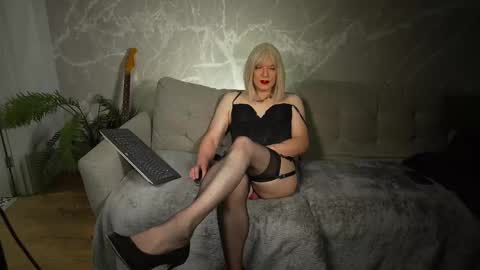 Snapshot of jessicatv chatting on 11.23.25 Jessicatv online show from 11.23.25