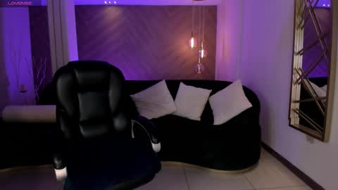 JESS online show from 10.25.25