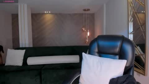 JESS online show from 11.24.25