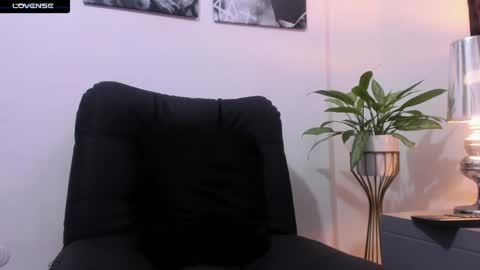 Snapshot of jessid_cutson chatting on 12.27.24 Jessid online show from 12.27.24
