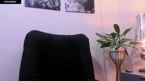 Snapshot of jessid_cutson chatting on 01.26.25 Jessid online show from 01.26.25