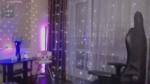Snapshot of jessiemays chatting on 01.14.25 Jess online show from 01.14.25