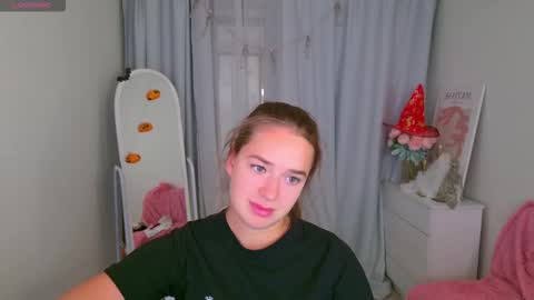 Snapshot of jessiestarz chatting on 10.24.25 Jessi online show from 10.24.25