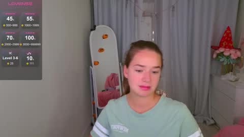 Snapshot of jessiestarz chatting on 10.26.25 Jessi online show from 10.26.25