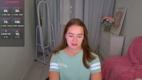 Snapshot of jessiestarz chatting on 11.18.25 Jessi online show from 11.18.25