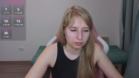 Snapshot of jessy_comely chatting on 09.28.25 Jessy online show from 09.28.25