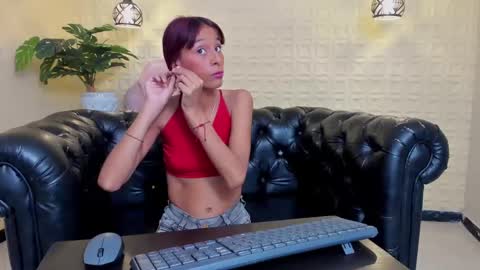 Snapshot of jessy_skinny_ chatting on 10.05.25 Jessy online show from 10.05.25