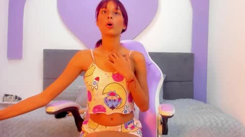 Snapshot of jessy_skinny_ chatting on 10.10.25 Jessy online show from 10.10.25