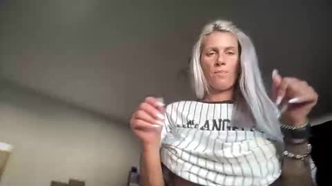 Snapshot of jessye_vega chatting on 09.16.25 Jessye online show from 09.16.25