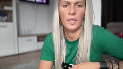 Snapshot of jessye_vega chatting on 10.09.25 Jessye online show from 10.09.25