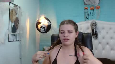 Snapshot of jessygreyx chatting on 10.22.25 JESSY online show from 10.22.25