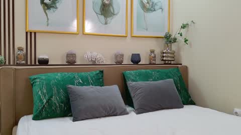 Francesca online show from 01.14.25