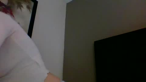 Snapshot of jessystrings chatting on 07.22.26 jessystrings online show from 07.22.26