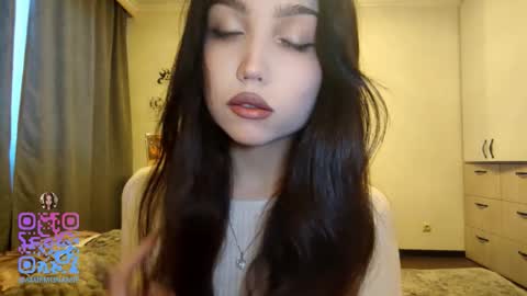 I am Gina ntmu Lets hit 10 Thumbs Up together online show from 02.13.26